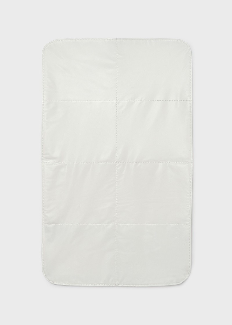 BOLSO MATERNIDAD CON CAMBIADOR Y BOLSA MAYORAL BORDADO REF.09156